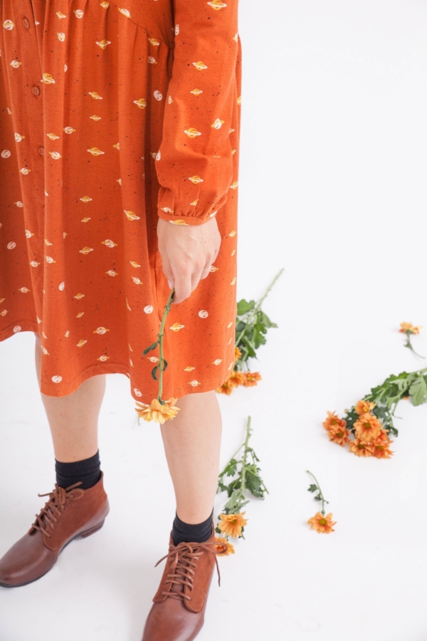 Vestido Ciel oversize cuello redondo estampado saturno