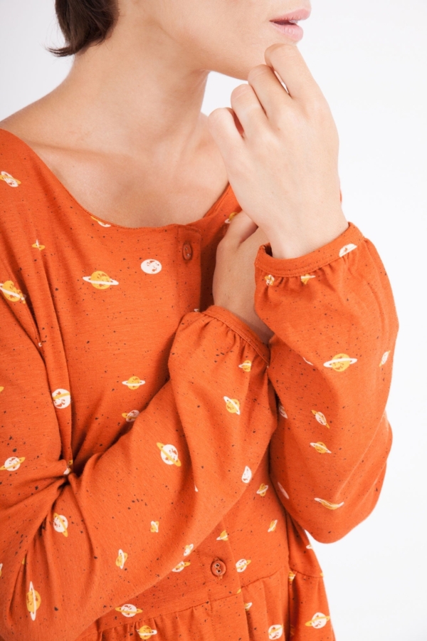 Vestido Ciel oversize cuello redondo estampado saturno