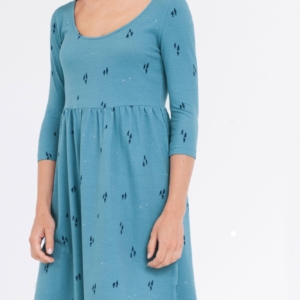 Vestido Carlona corte imperio azul ópalo.