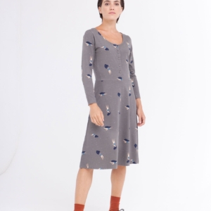 Vestido Cynthia falda midi color gris estampado bailando en el cosmos.