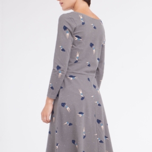 c05-05s-vestido-cynthia-falda-midi-color-gris-estampado-bailando-en-el-cosmos-657525