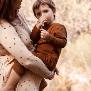 dk011-073-6-mono-bebe-muselina-basic-marron-504075