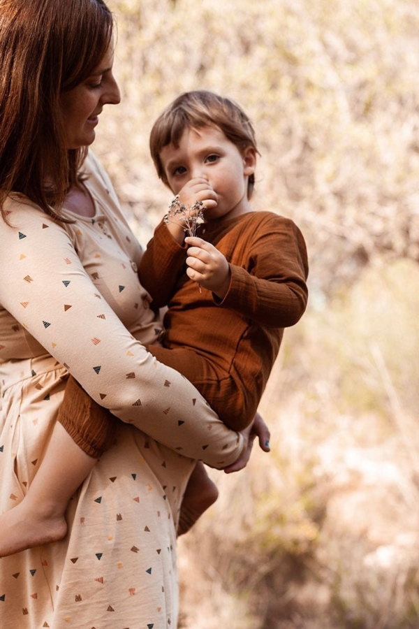 Mono bebé muselina basic marrón