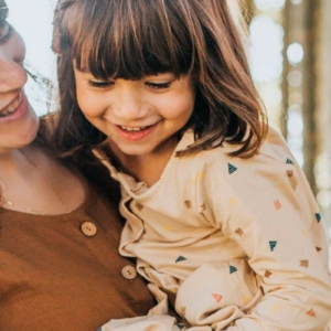 Vestido botones beige estampado triángulos