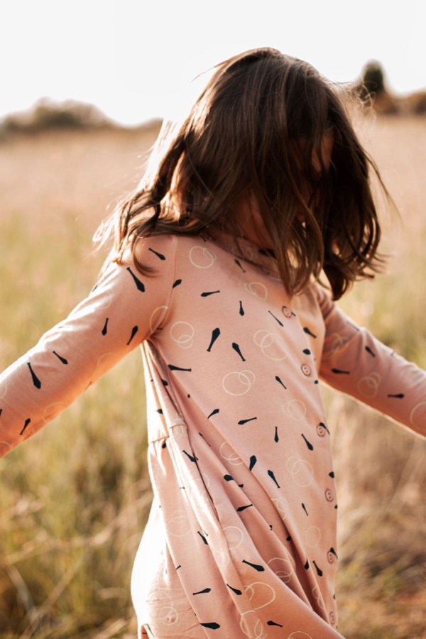 Vestido camisero rosa estampado malabares
