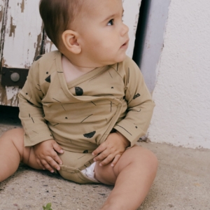 gk03-02-0-3-griselle-long-sleeves-baby-bodysuit-sidereal-rain-beige-525935