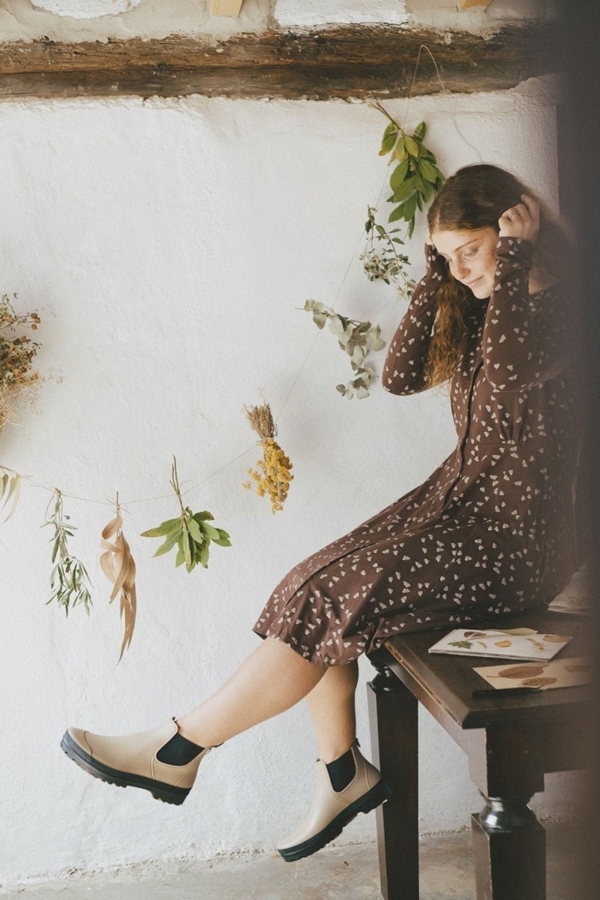 Selena dress round neckline brown