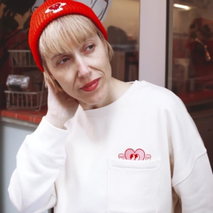 callum-heart-pocket-organic-cropped-sweatshirt-5