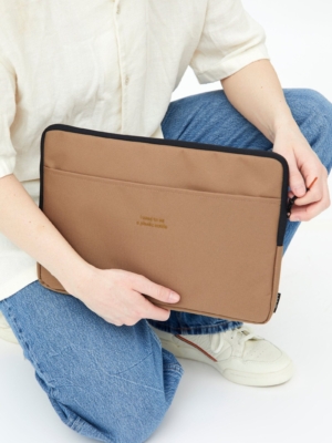 Funda Portátil Capture 13" Camel
