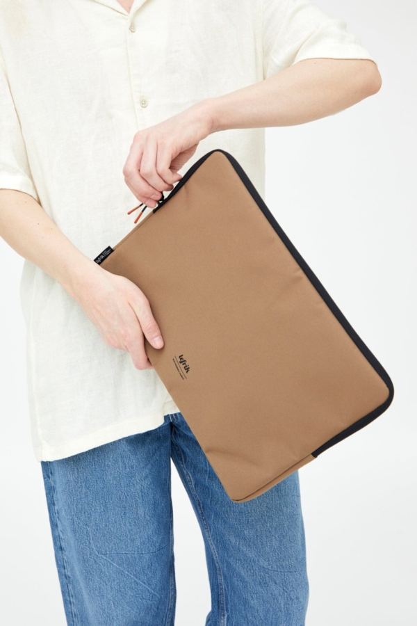 Funda Portátil Capture 13" Camel