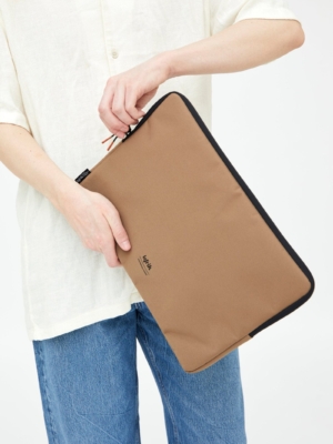 Funda Portátil Capture  15" Camel