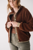 Chaqueta borreguito botones algodón orgánico marrón