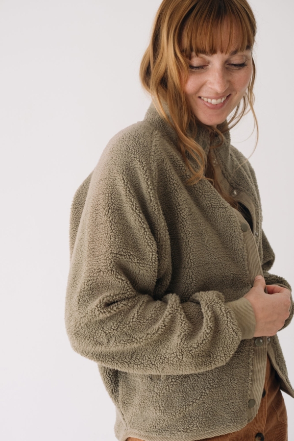 Chaqueta borreguito botones algodón orgánico verde