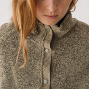 tiralahilacha-buttoned-organic-sherpa-jacket-in-green-2