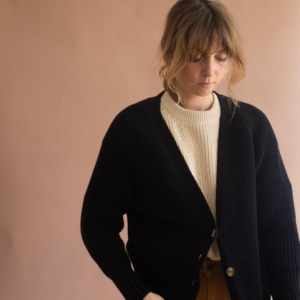 tiralahilacha-golah-short-cardigan-cosmos-black-2