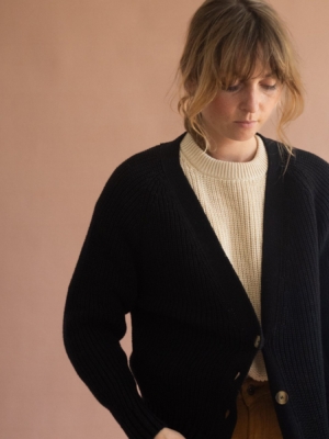 tiralahilacha-golah-short-cardigan-cosmos-black-2