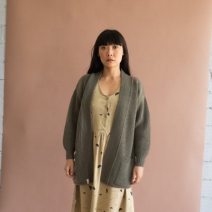 tiralahilacha-gonda-long-cardigan-green-merino-wool-4