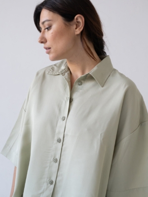 Camisa Hallow oversized Tencel verde jade