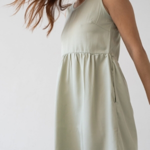 tiralahilacha-hazel-tencel-straps-dress-in-green-4