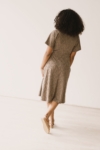 Vestido Helen cruzado marrón corteza