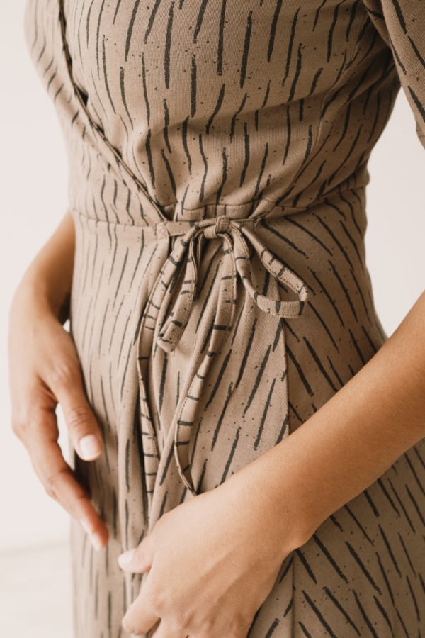 Vestido Helen cruzado marrón corteza