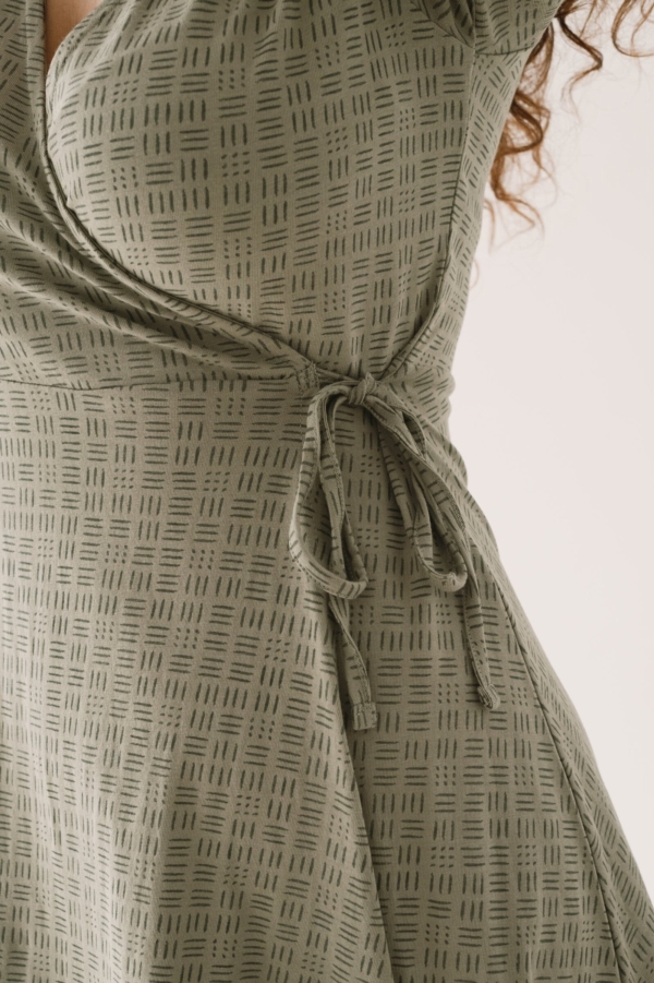 Vestido Helen cruzado verde mimbre