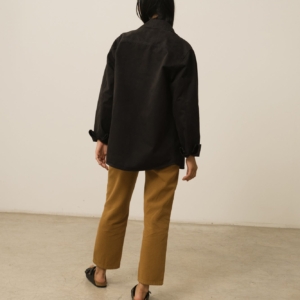 tiralahilacha-helmut-unisex-overshirt-worker-organic-cotton-in-black-2