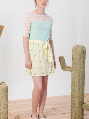 Falda lazo Ingrid color amarillo con estampado de ciervos.