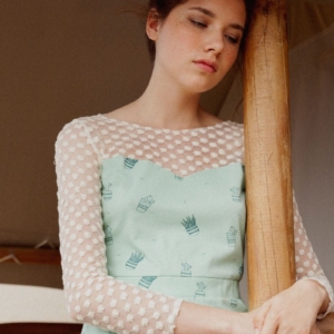 Vestido Irina verde con estampado de cactus.