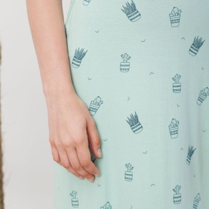 Maxi falda evasé Irma verde estampado cactus.