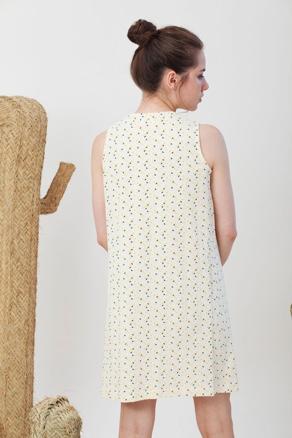 Vestido evasé Itati estampado de triángulos.