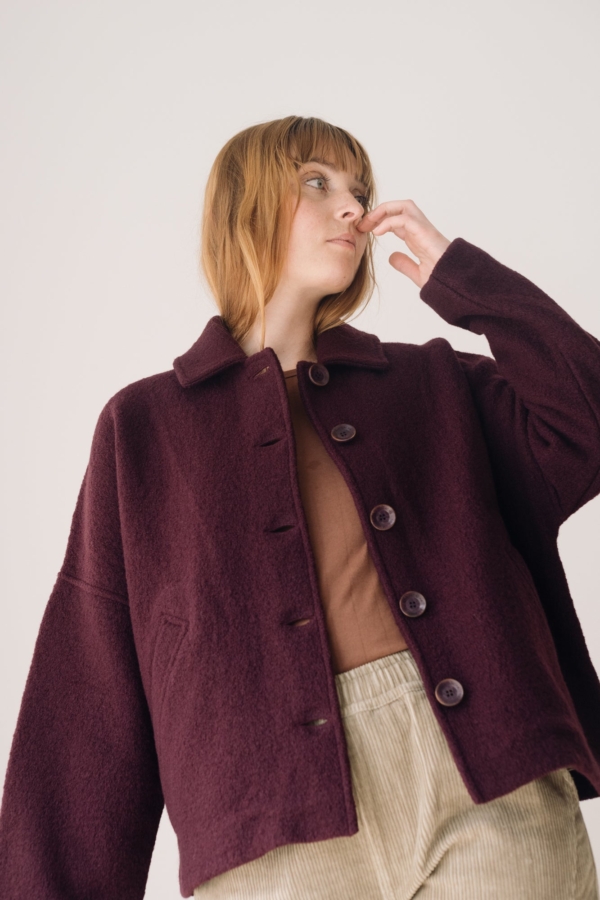 Chaqueta corta 100% lana merino púrpura