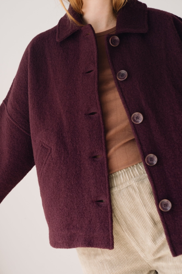 Chaqueta corta 100% lana merino púrpura