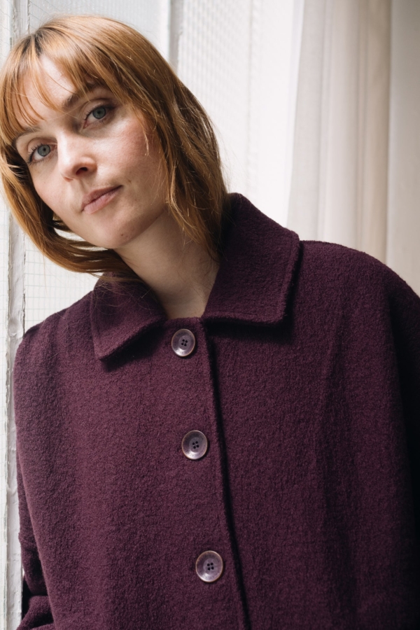 Chaqueta corta 100% lana merino púrpura