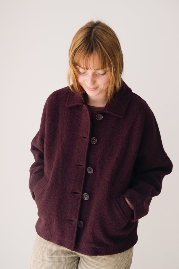 Chaqueta corta 100% lana merino púrpura