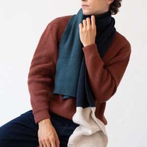 tiralahilacha-tayo-chunky-wool-scarf-in-three-tone-blue-2