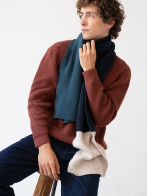 tiralahilacha-tayo-chunky-wool-scarf-in-three-tone-blue-2