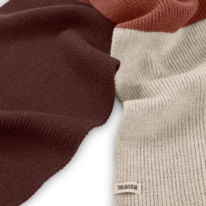 tiralahilacha-tayo-chunky-wool-scarf-in-three-tone-red-5