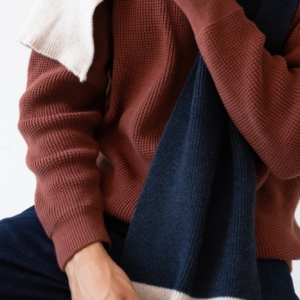 tiralahilacha-tayo-chunky-wool-scarf-in-two-tone-blue-2