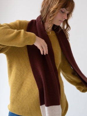 tiralahilacha-tayo-chunky-wool-scarf-in-two-tone-red-2-1