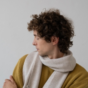 tiralahilacha-tayo-chunky-wool-scarf-in-white-2