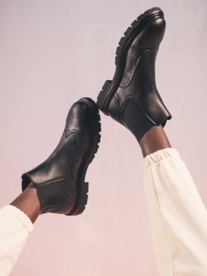 nae-vegan-casian-black-2