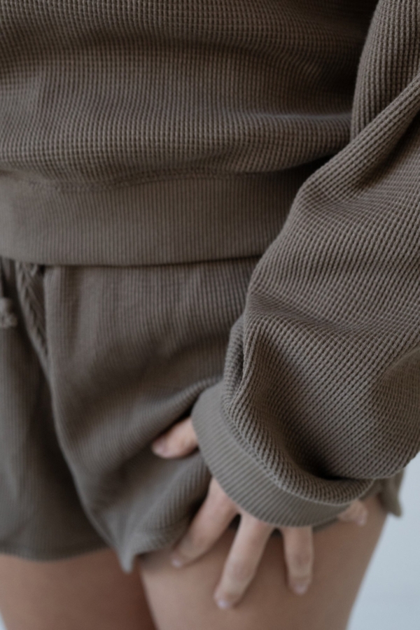 Pantalón corto Haiku Waffle en color marrón