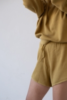 Haiku Waffle corto en color mostaza