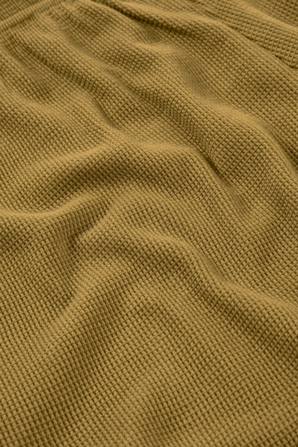 Haiku Waffle corto en color mostaza