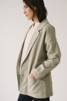 Americana de sarga verde salvia