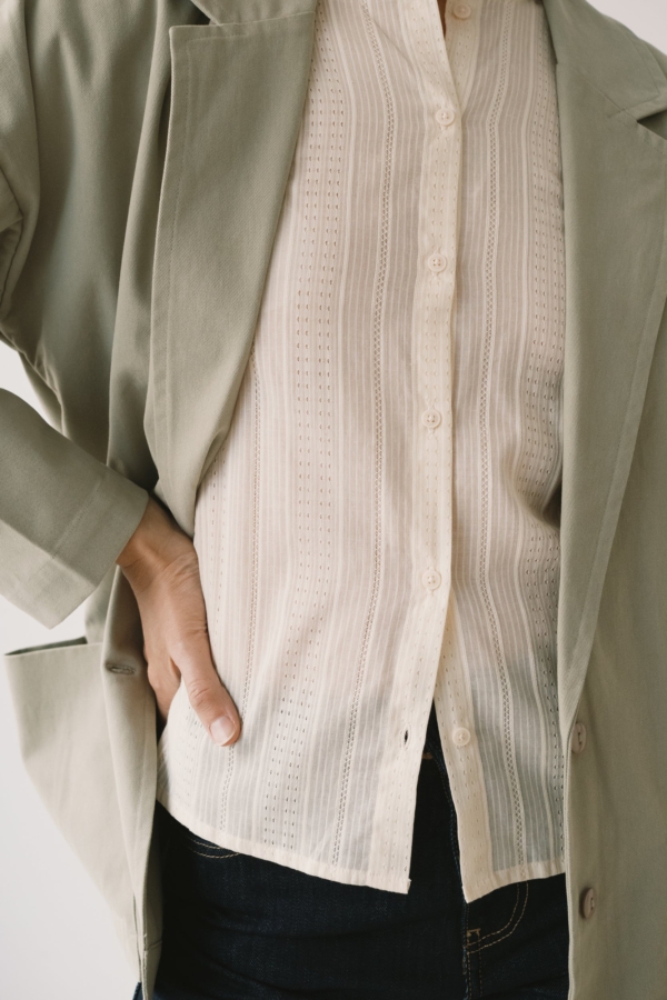 Americana de sarga verde salvia