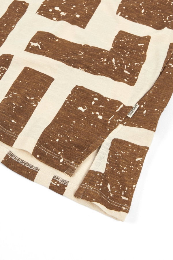 Camiseta fluida estampado marrón