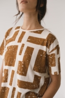 Camiseta fluida estampado marrón