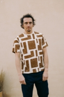 Camiseta unisex estampado marrón